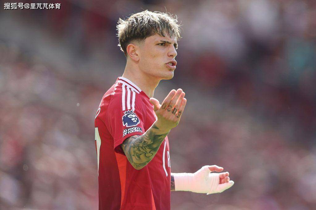 从曼联转会蓝桥,可他却仍没能证明:21岁的加纳乔被“个性伤害”